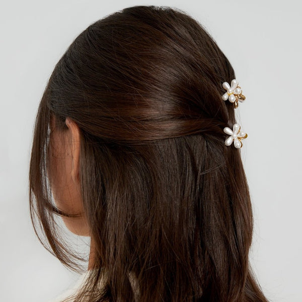 Haarclip Klein Bloemetje Wit Parel Look