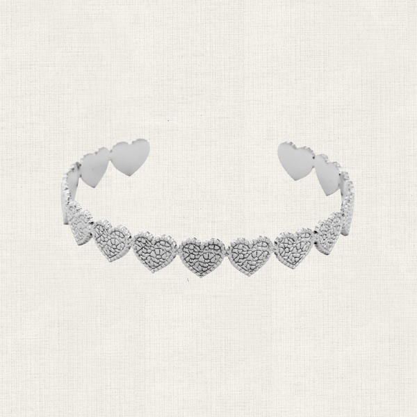 Armband Bangle Row of Hearts