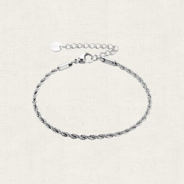 Armband With A Twist