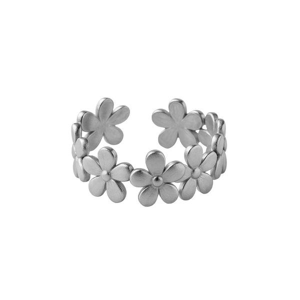 Zilverkleurige stainless steel ring met open achterkant en doorlopend bloemenpatroon.